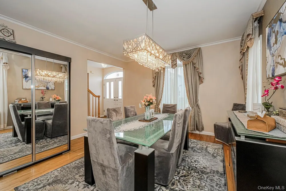 34 Putters Ct Staten Island, NY 10301