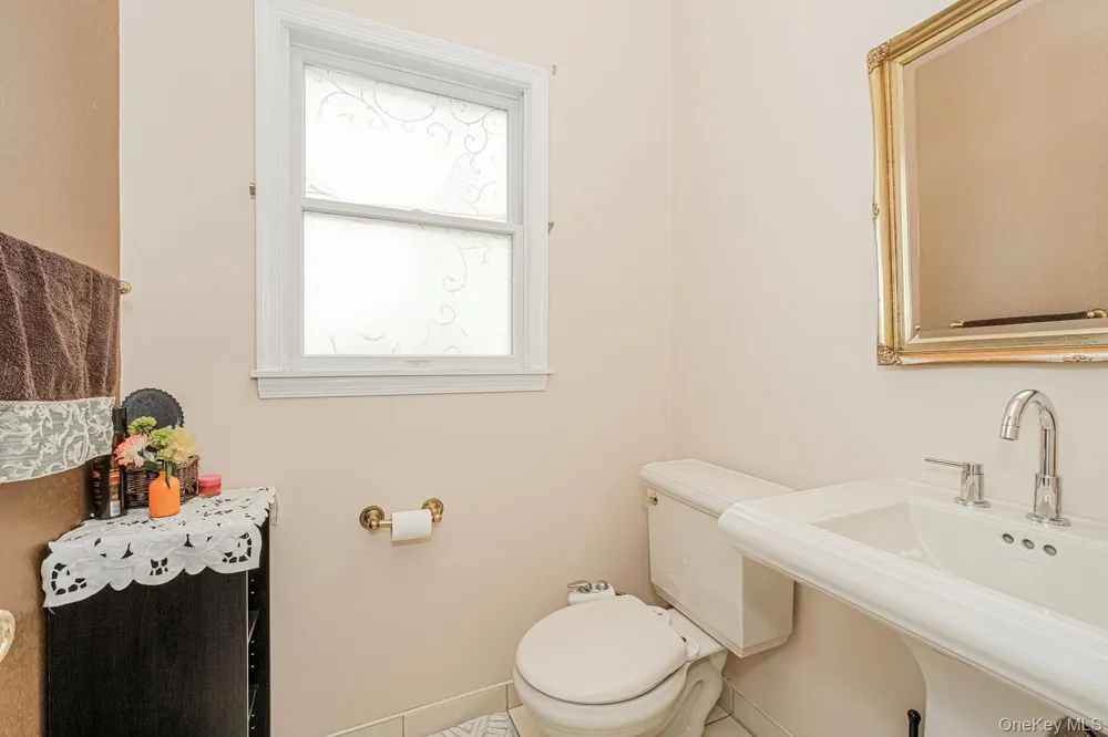 34 Putters Ct Staten Island, NY 10301