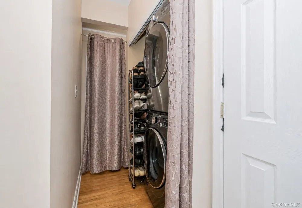 34 Putters Ct Staten Island, NY 10301