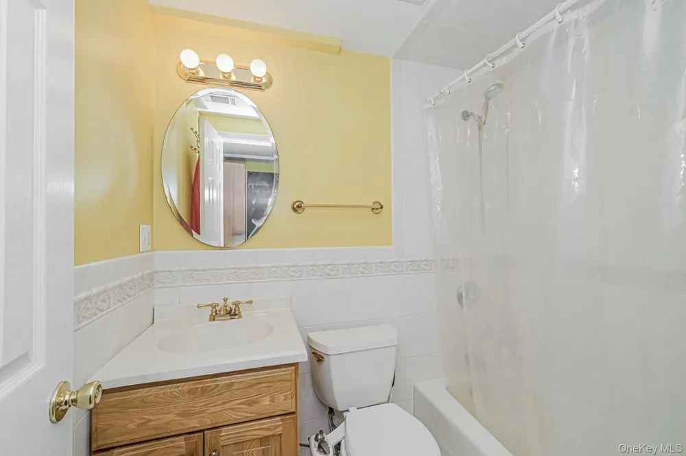 34 Putters Ct Staten Island, NY 10301