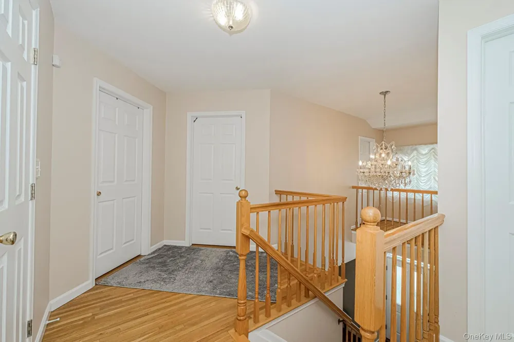34 Putters Ct Staten Island, NY 10301