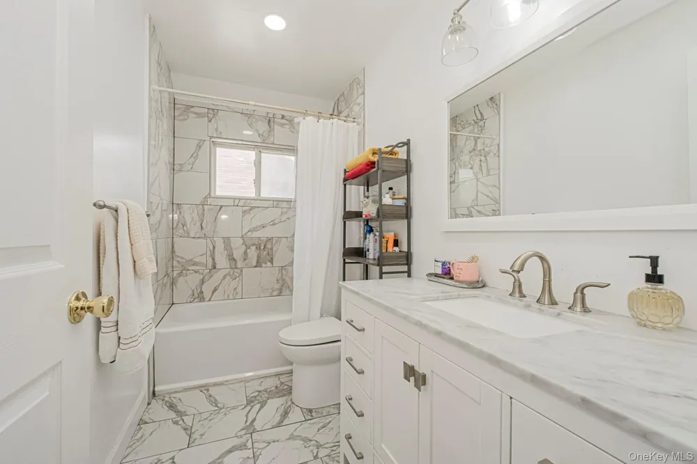 34 Putters Ct Staten Island, NY 10301