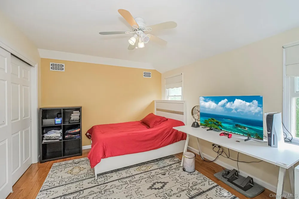 34 Putters Ct Staten Island, NY 10301