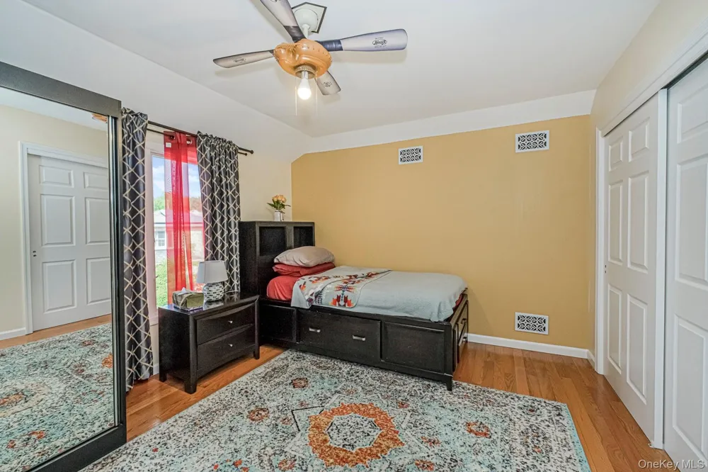 34 Putters Ct Staten Island, NY 10301