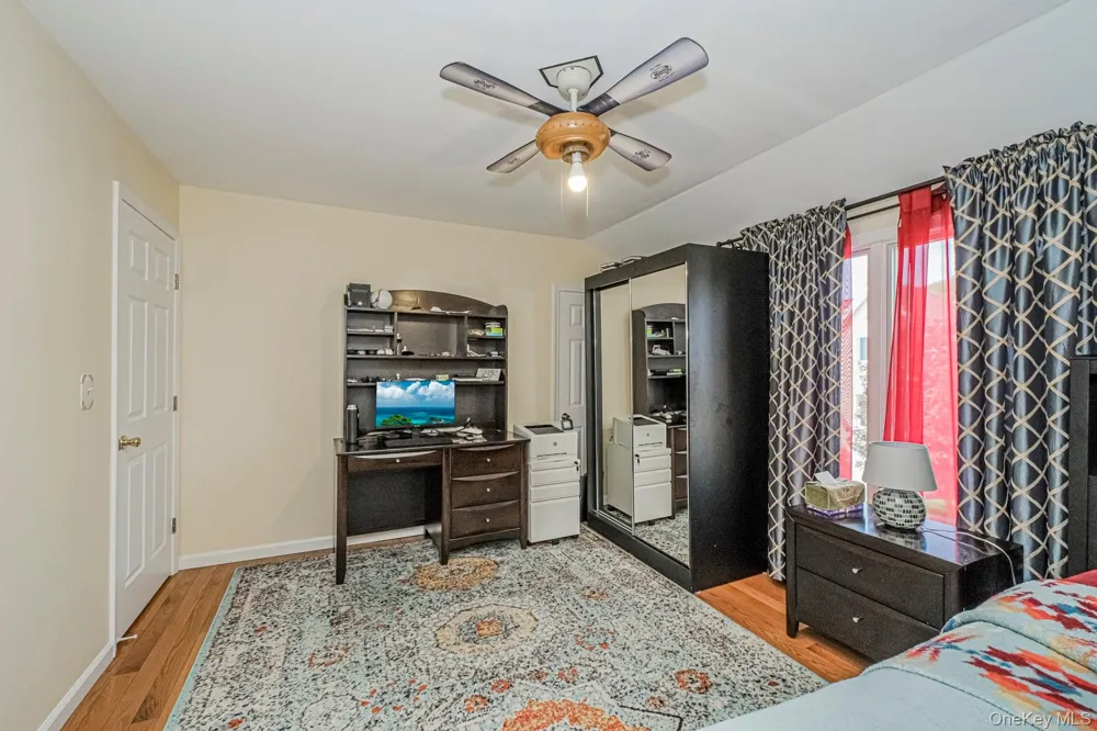 34 Putters Ct Staten Island, NY 10301