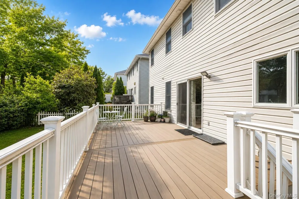 34 Putters Ct Staten Island, NY 10301