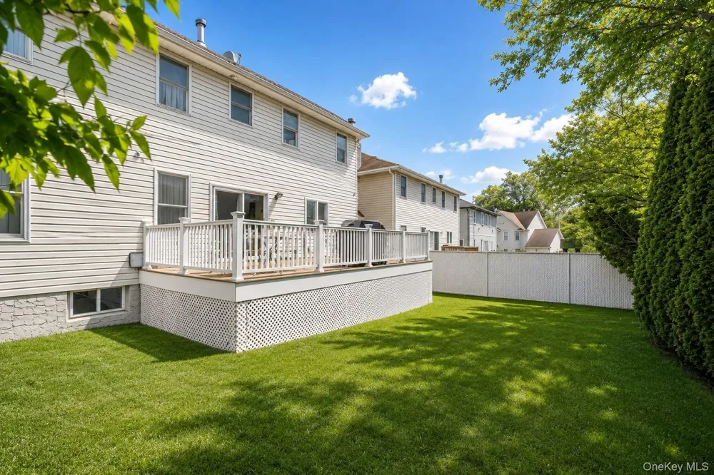 34 Putters Ct Staten Island, NY 10301