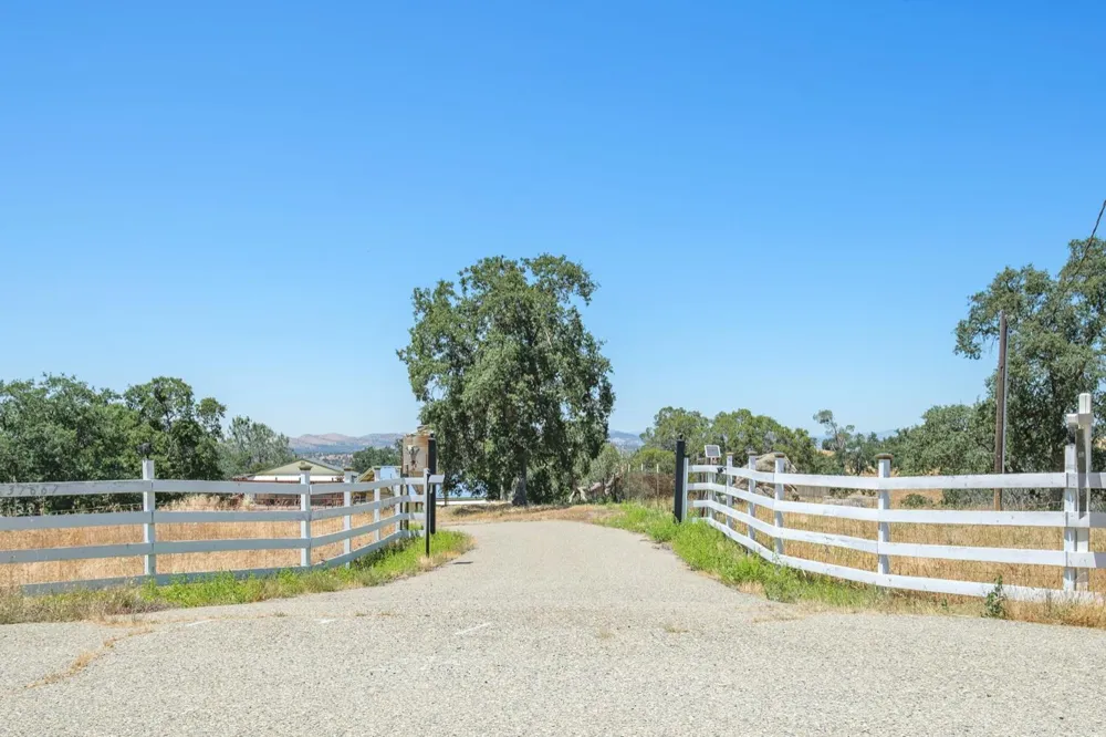 37667 Eagle Drive Raymond, CA 93653