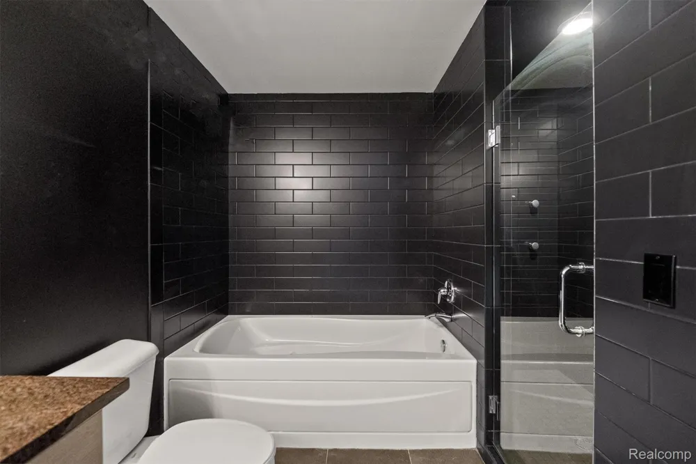 432 S Washington Avenue #1804 Royal Oak City, MI 48067