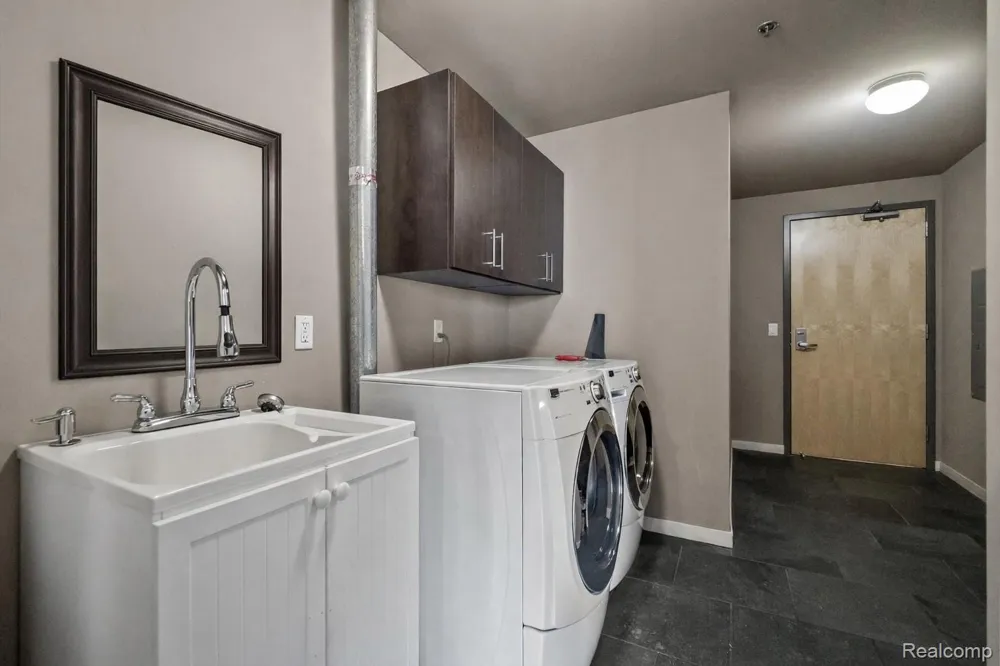 432 S Washington Avenue #1804 Royal Oak City, MI 48067