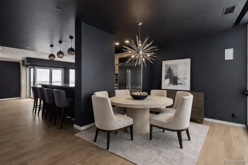 432 S Washington Avenue #1804 Royal Oak City, MI 48067