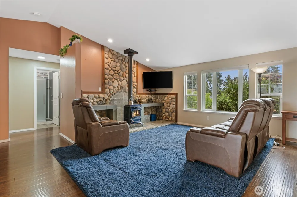 5922 184th Lane SW Rochester, WA 98579