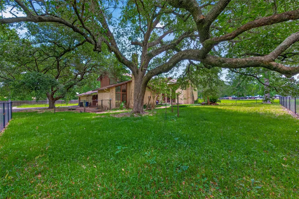 219 Cardinal Drive Liberty, TX 77575