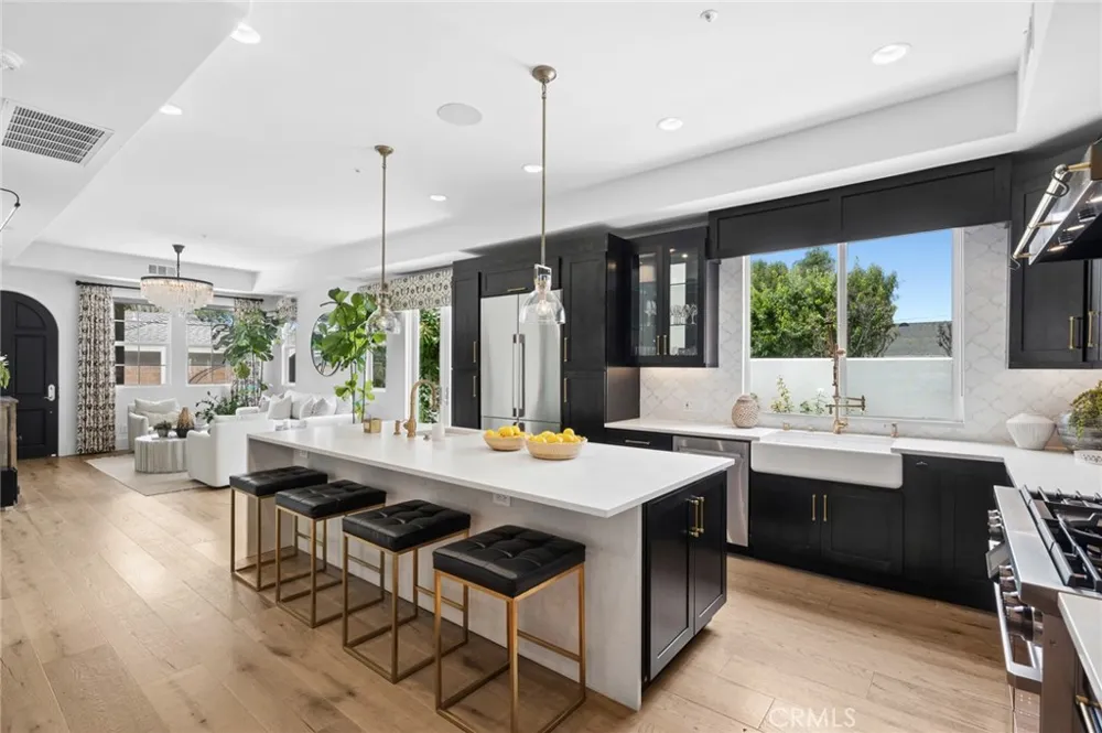 273 Mesa Costa Mesa, CA 92627