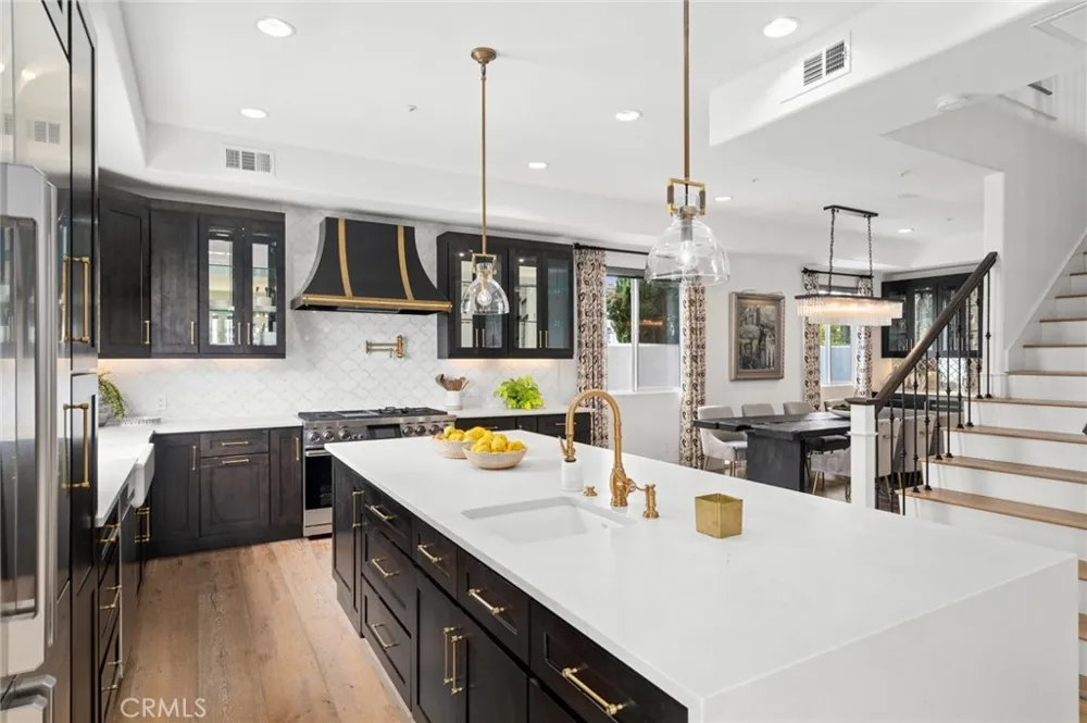 273 Mesa Costa Mesa, CA 92627