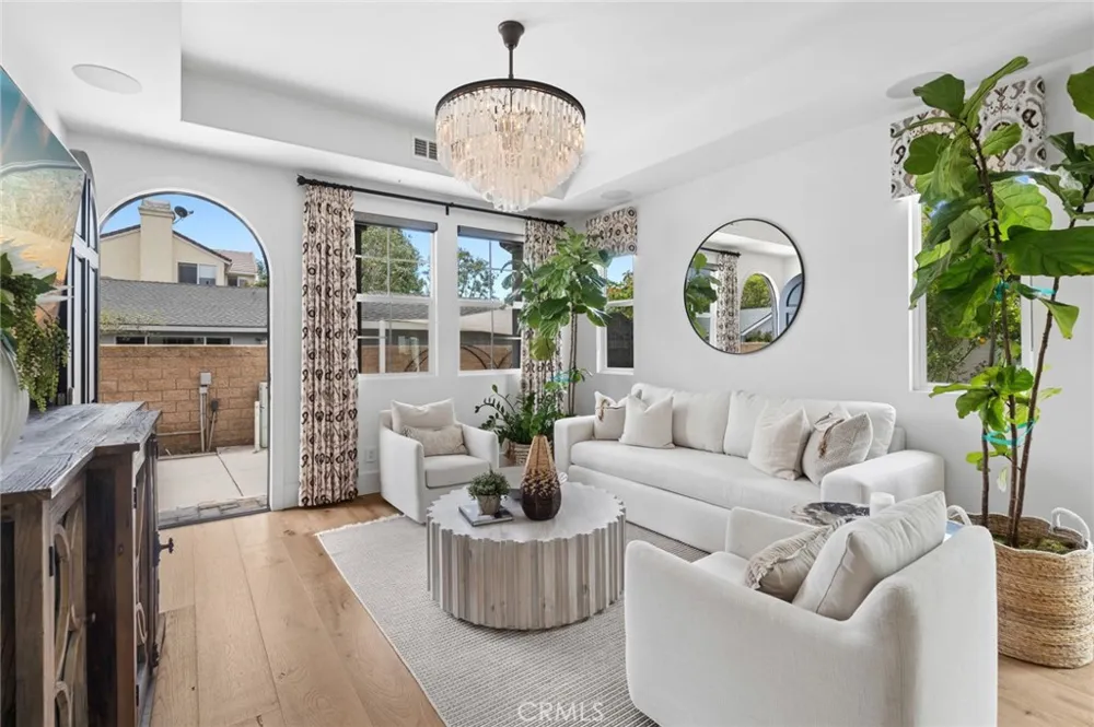273 Mesa Costa Mesa, CA 92627
