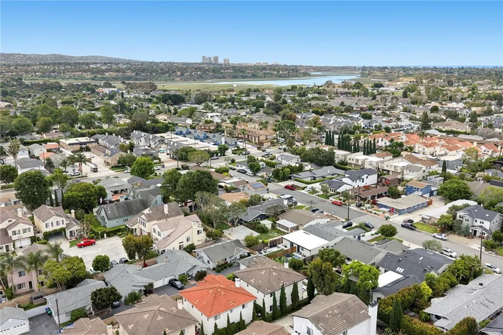 273 Mesa Costa Mesa, CA 92627