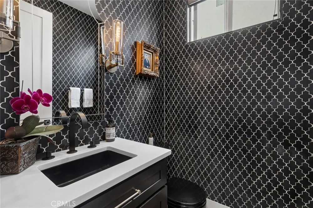 273 Mesa Costa Mesa, CA 92627