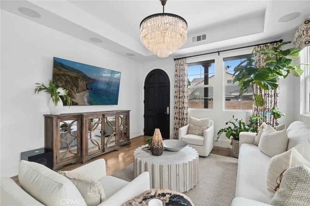 273 Mesa Costa Mesa, CA 92627