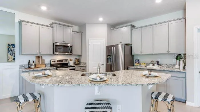 18354 TAVERNSIDE TRAIL Lakewood Ranch, FL 34211