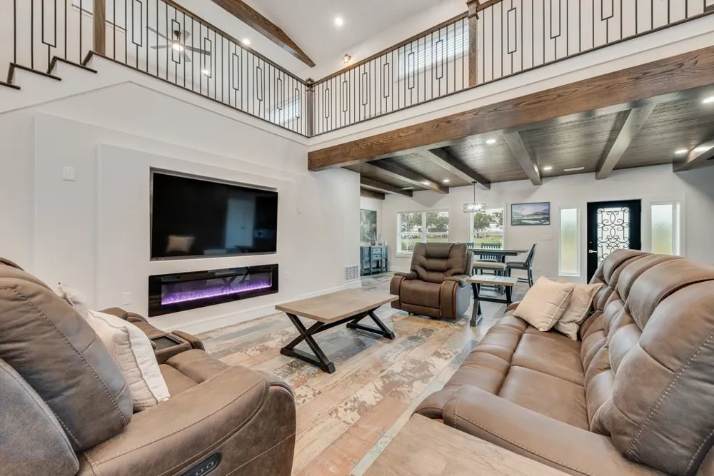 11167 Plainview Road Krum, TX 76249