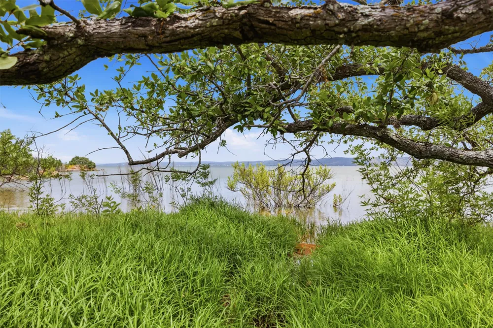 30 Peninsula Drive Burnet, TX 78611