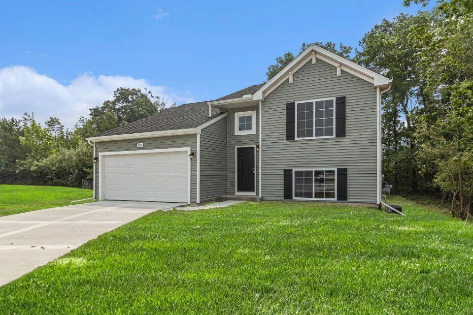 724 Manorwood Circle Benton Harbor, MI 49022