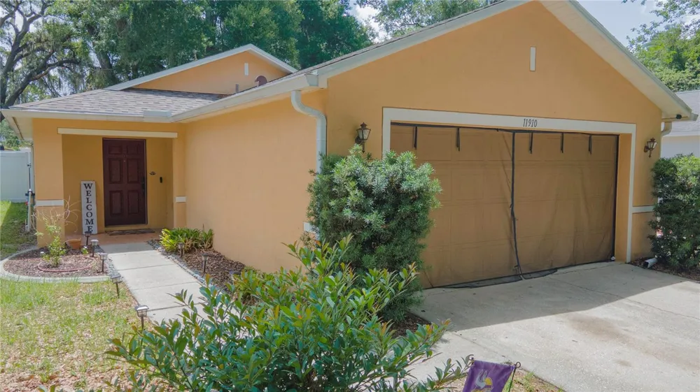 11910 MANGO GROVES BOULEVARD Seffner, FL 33584