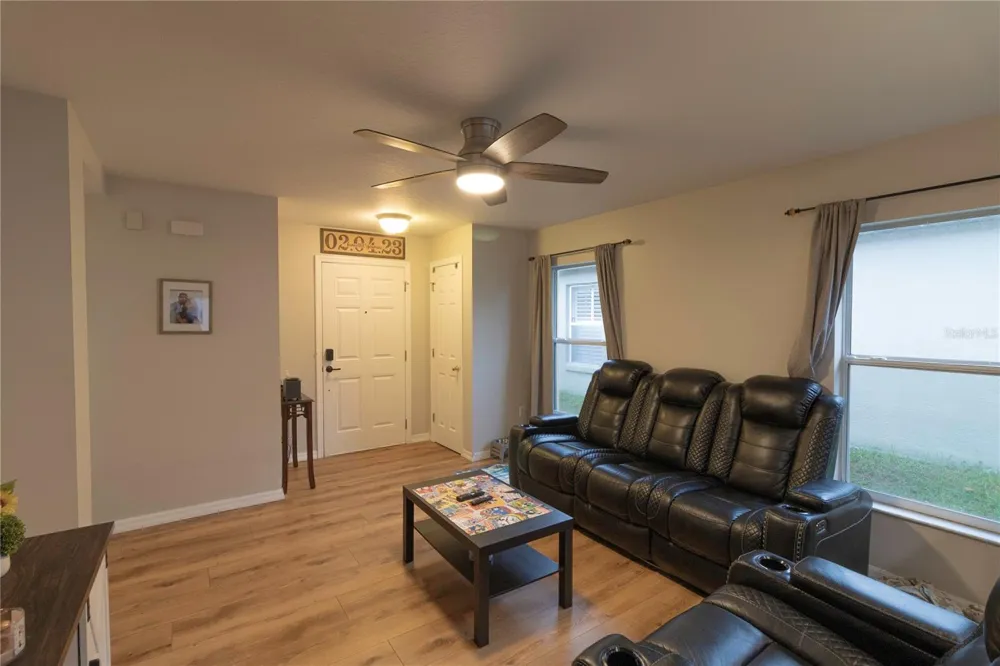 11910 MANGO GROVES BOULEVARD Seffner, FL 33584
