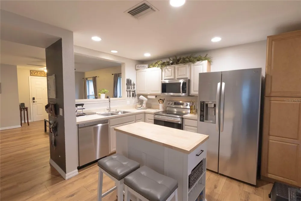 11910 MANGO GROVES BOULEVARD Seffner, FL 33584