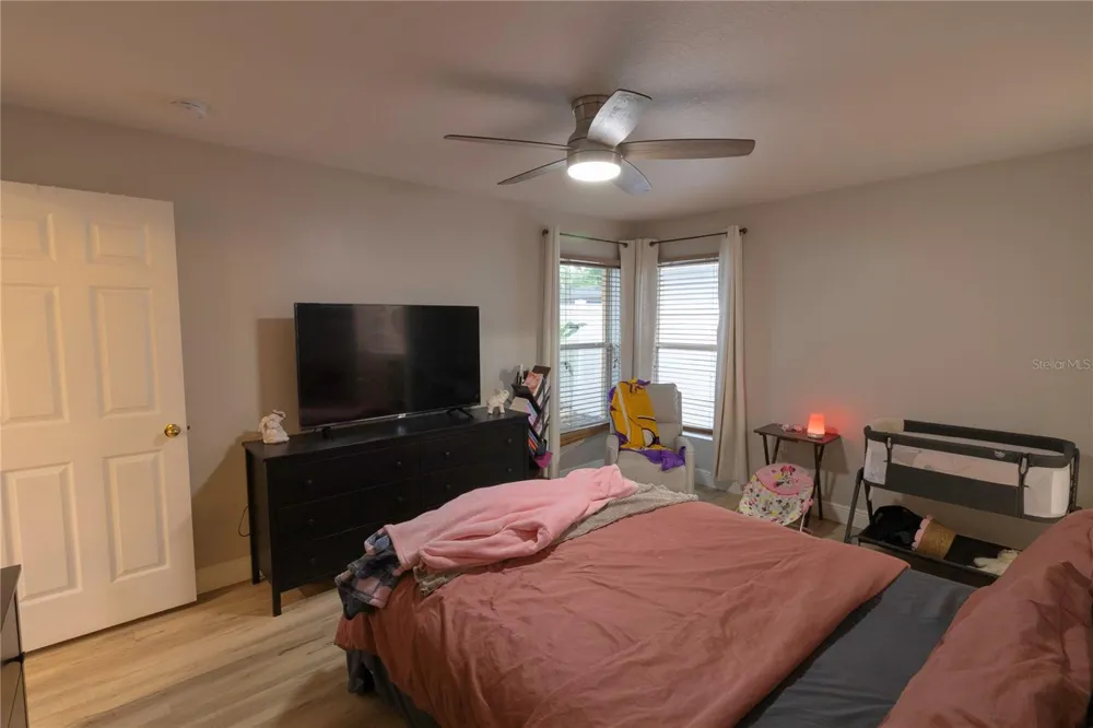 11910 MANGO GROVES BOULEVARD Seffner, FL 33584
