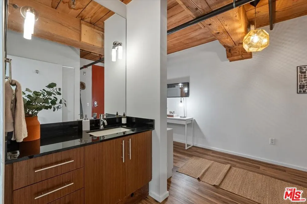 530 S Hewitt Street #238 Los Angeles, CA 90013