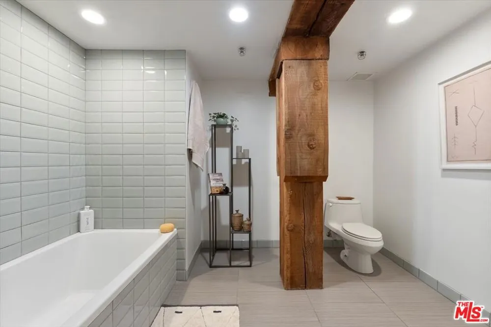 530 S Hewitt Street #238 Los Angeles, CA 90013