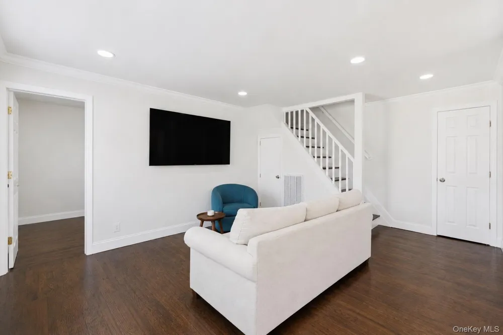 2 Taft Avenue Islip, NY 11751
