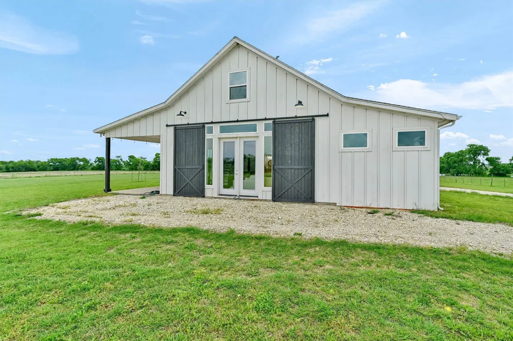 5235 Fm 1752 S Whitewright, TX 75491