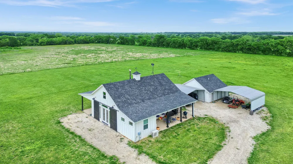 5235 Fm 1752 S Whitewright, TX 75491