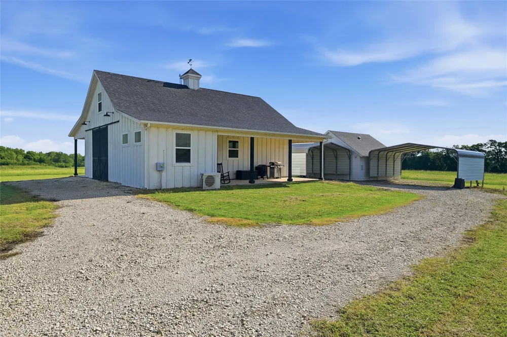 5235 Fm 1752 S Whitewright, TX 75491