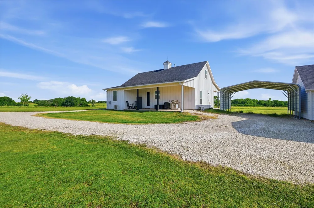 5235 Fm 1752 S Whitewright, TX 75491