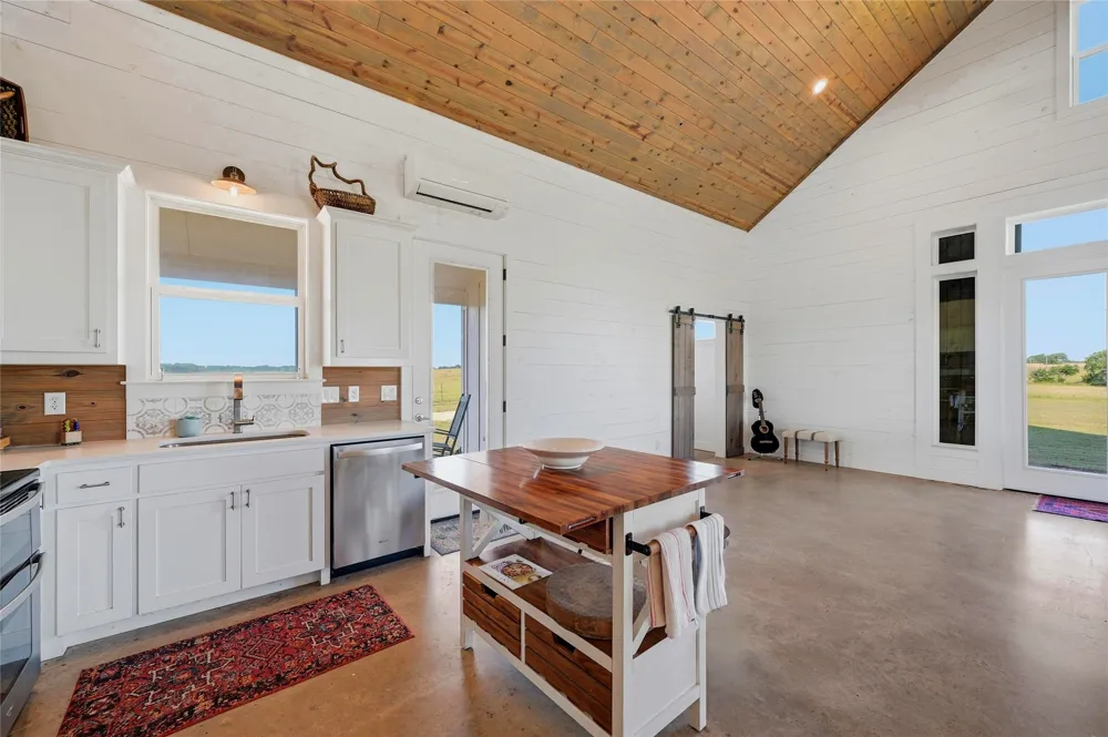 5235 Fm 1752 S Whitewright, TX 75491