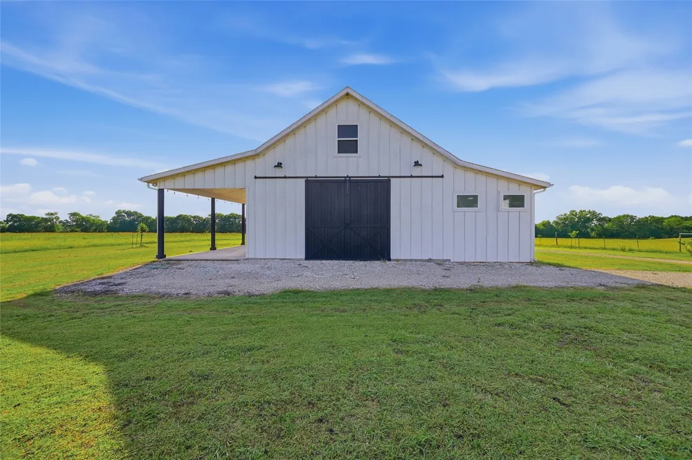 5235 Fm 1752 S Whitewright, TX 75491