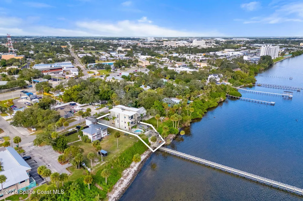 18071809 Riverview Drive Melbourne, FL 32901