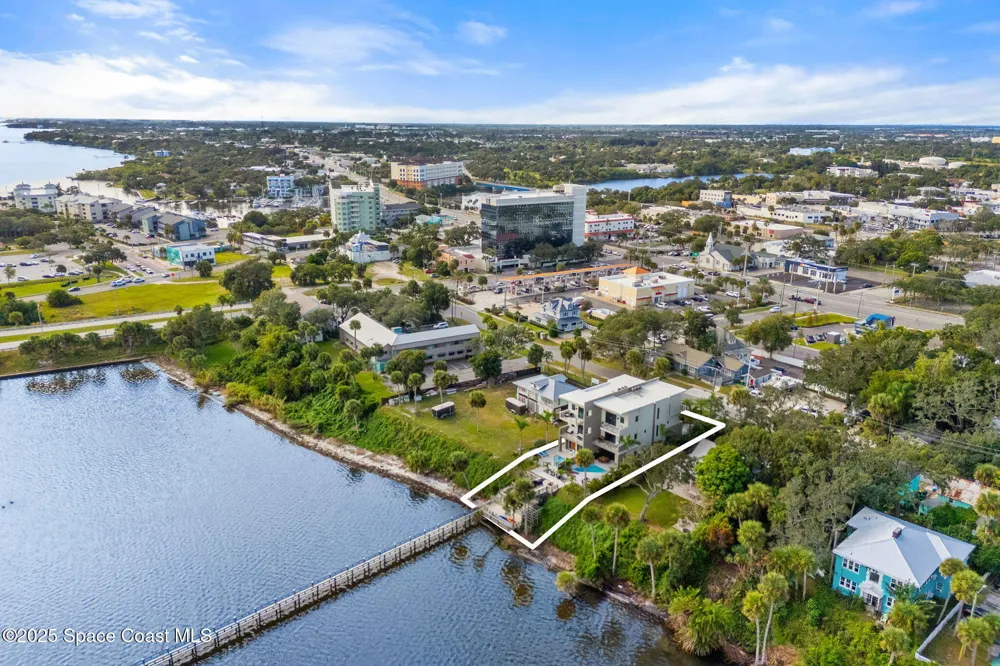 18071809 Riverview Drive Melbourne, FL 32901