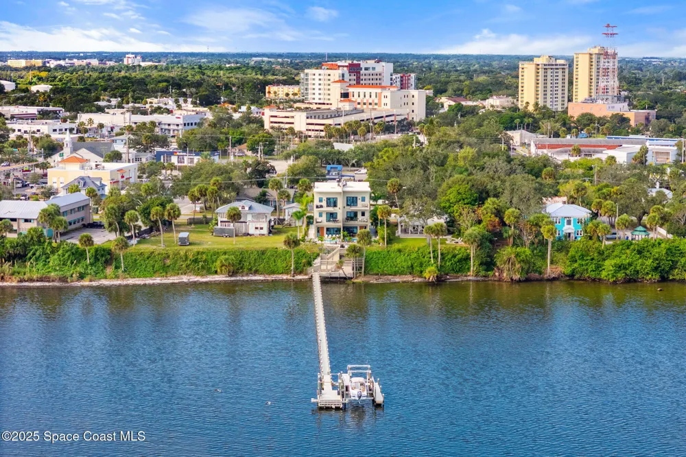 18071809 Riverview Drive Melbourne, FL 32901
