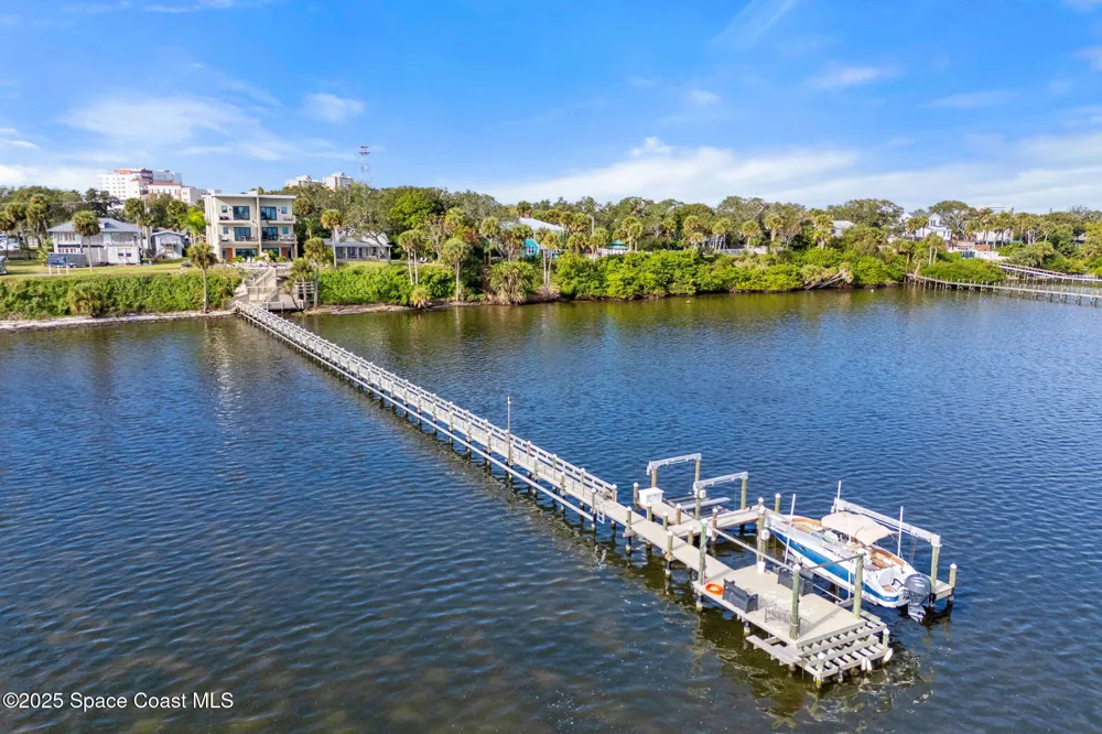 18071809 Riverview Drive Melbourne, FL 32901
