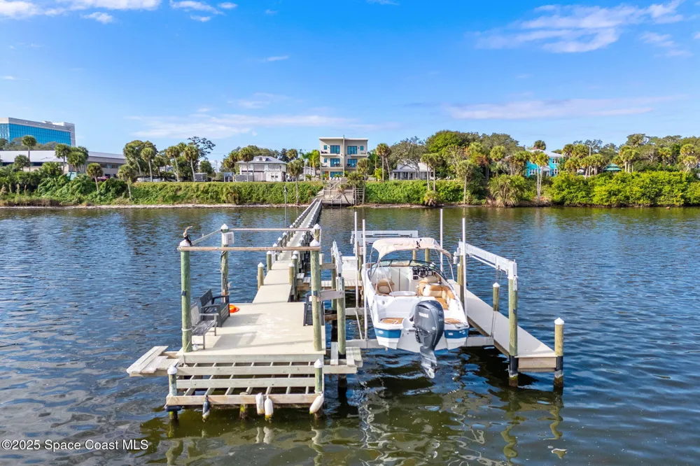 18071809 Riverview Drive Melbourne, FL 32901