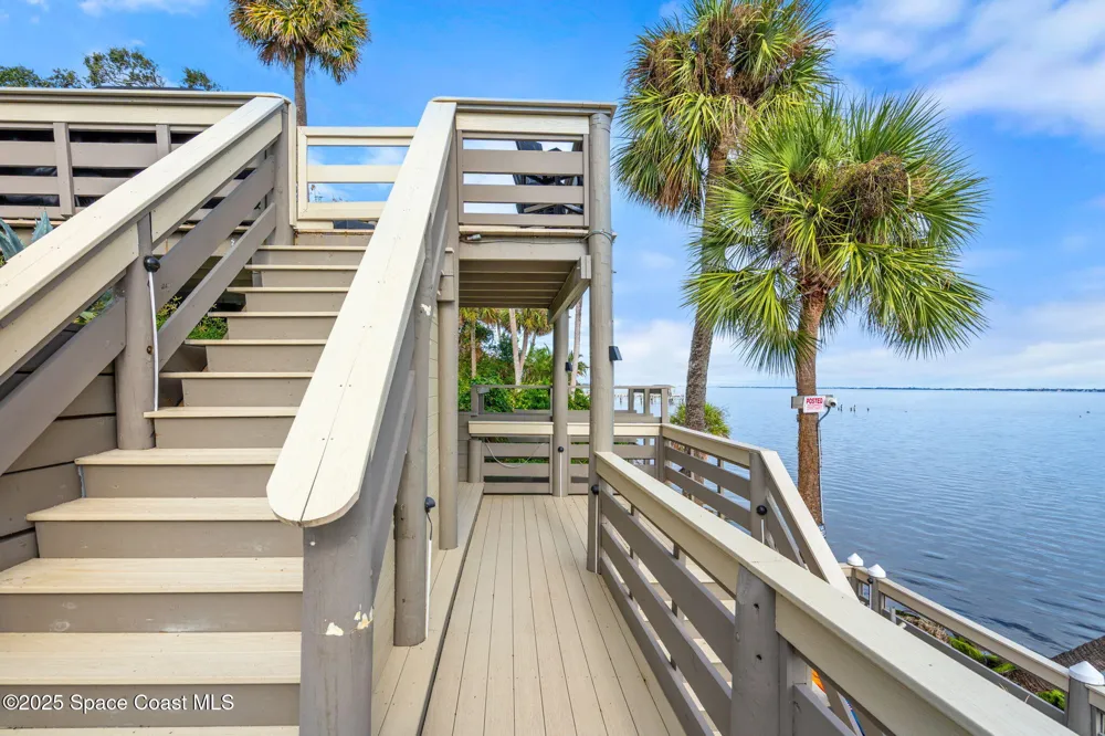 18071809 Riverview Drive Melbourne, FL 32901