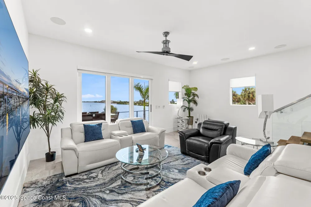 18071809 Riverview Drive Melbourne, FL 32901