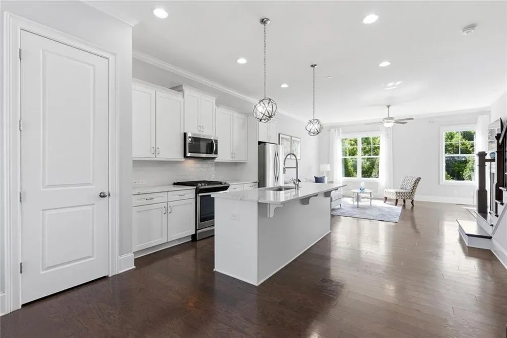 10196 Windalier Way Roswell, GA 30076