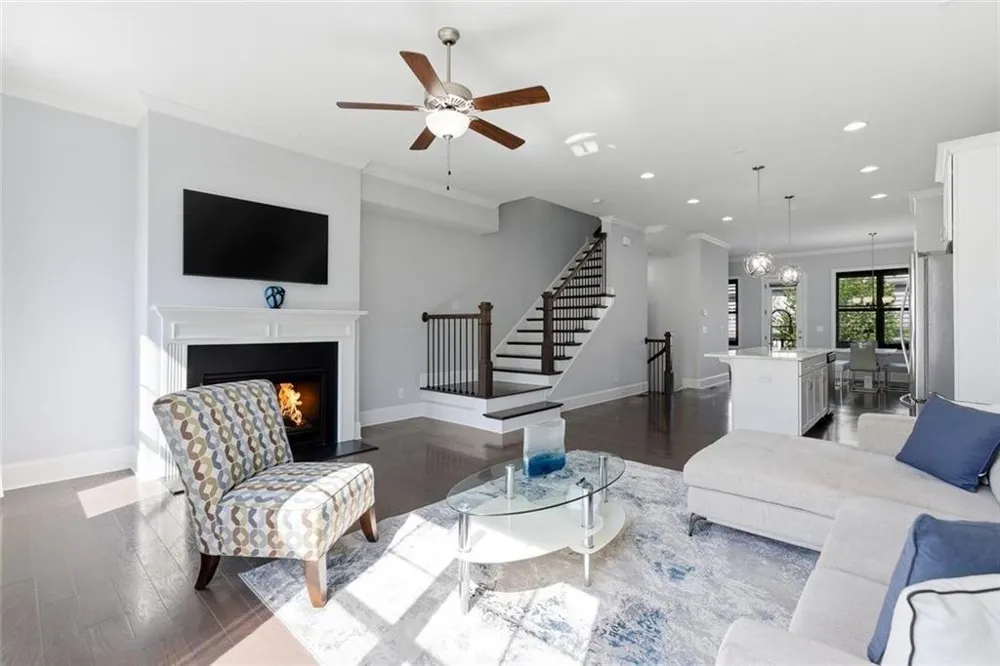 10196 Windalier Way Roswell, GA 30076