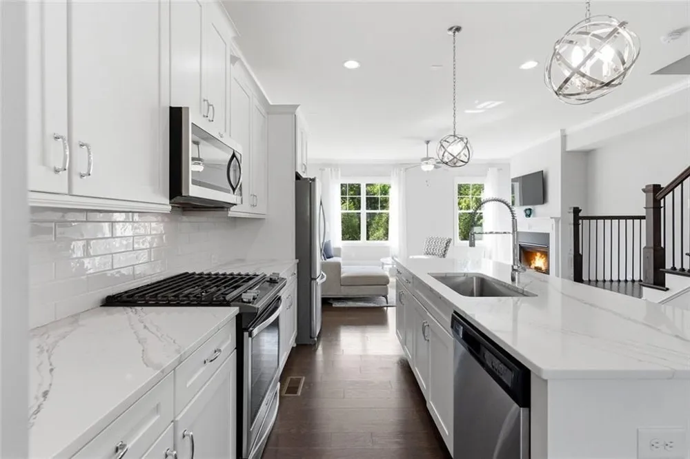 10196 Windalier Way Roswell, GA 30076